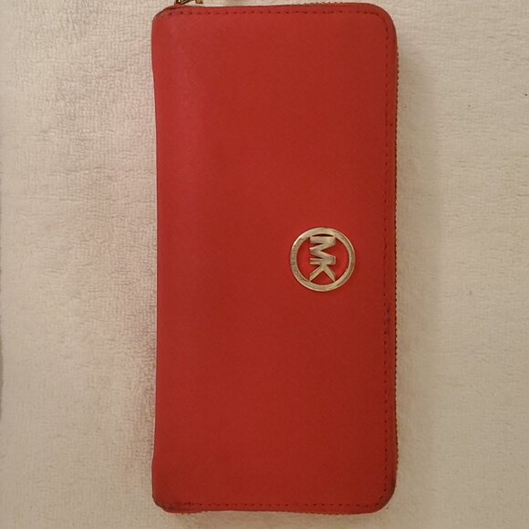 Michael Kors purse bag cross body and a red wallet - Picture 5 of 7